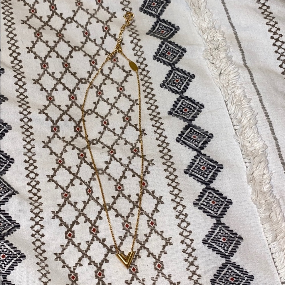 Louis Vuitton V Necklace in Gold